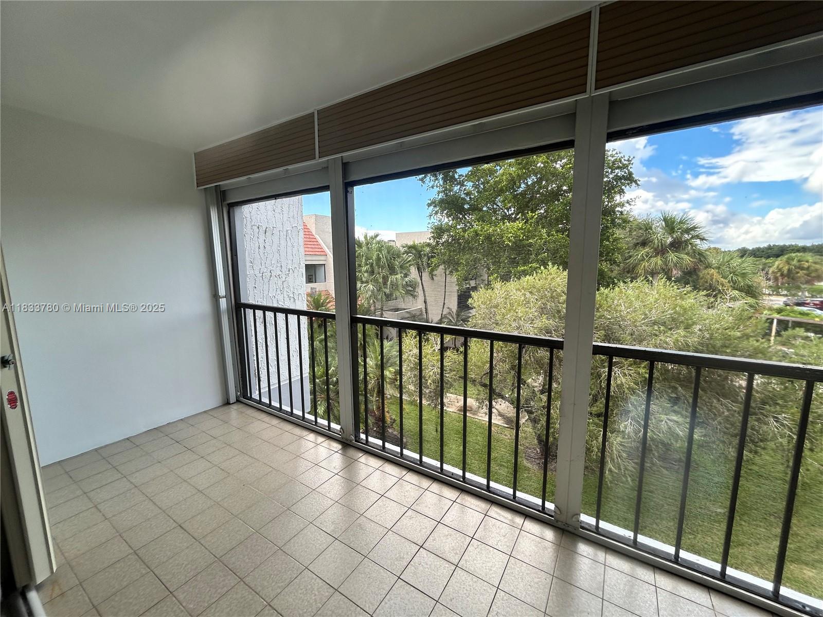 BUILDING SIX OF RACQUET C - Residential Lease