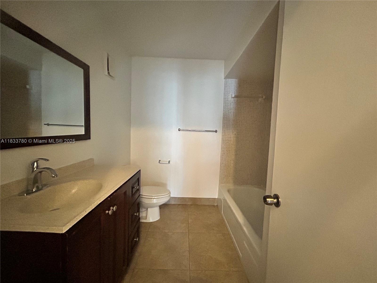 BUILDING SIX OF RACQUET C - Residential Lease