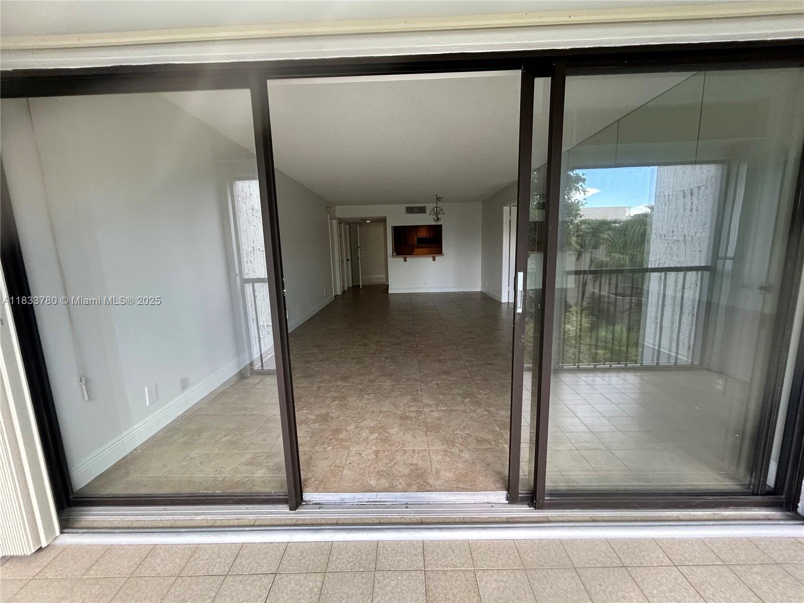 BUILDING SIX OF RACQUET C - Residential Lease