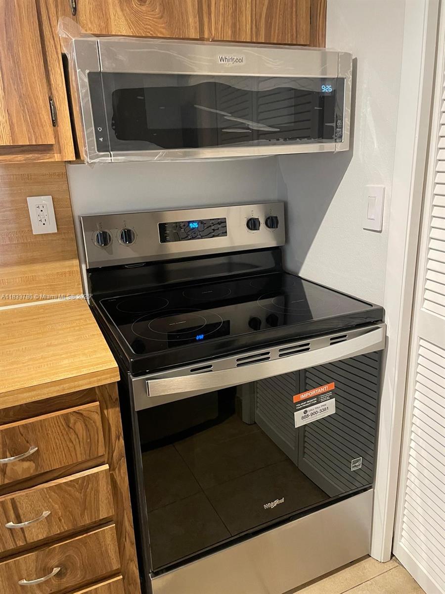 BUILDING SIX OF RACQUET C - Residential Lease