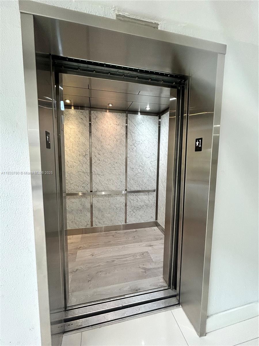 BUILDING SIX OF RACQUET C - Residential Lease