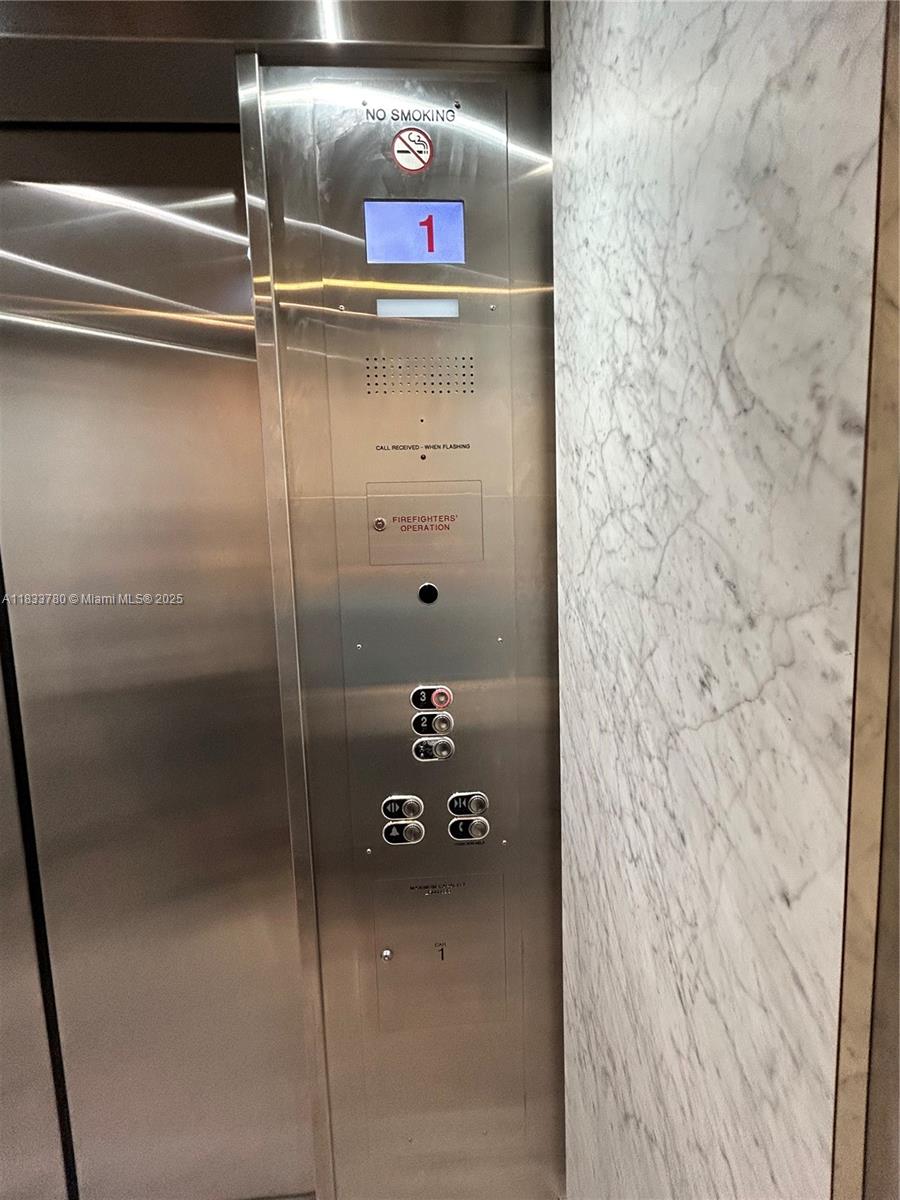 BUILDING SIX OF RACQUET C - Residential Lease