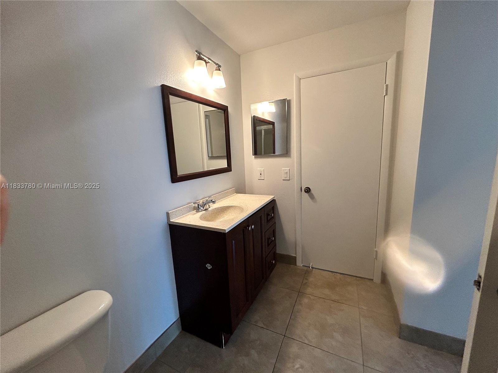 BUILDING SIX OF RACQUET C - Residential Lease