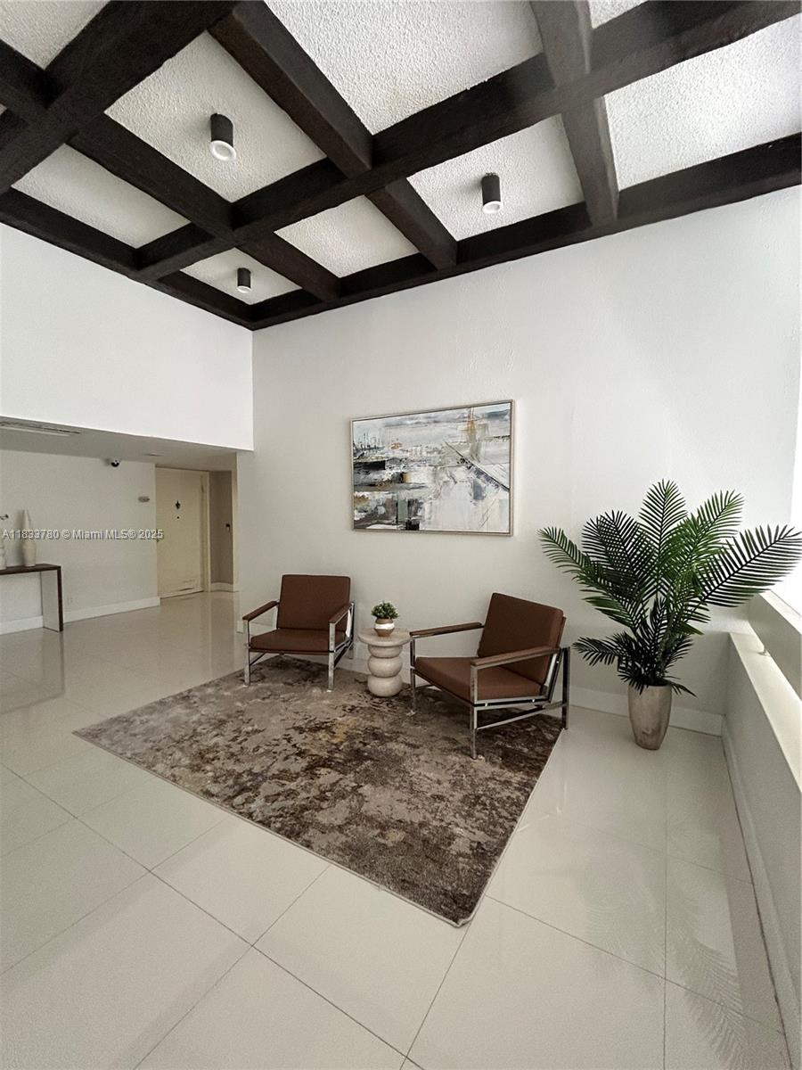 BUILDING SIX OF RACQUET C - Residential Lease