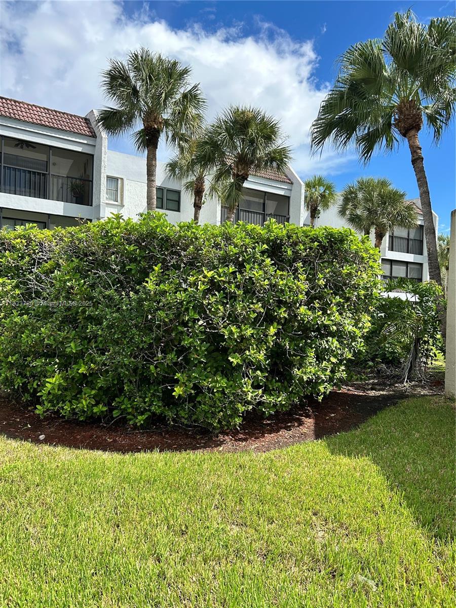 BUILDING SIX OF RACQUET C - Residential Lease