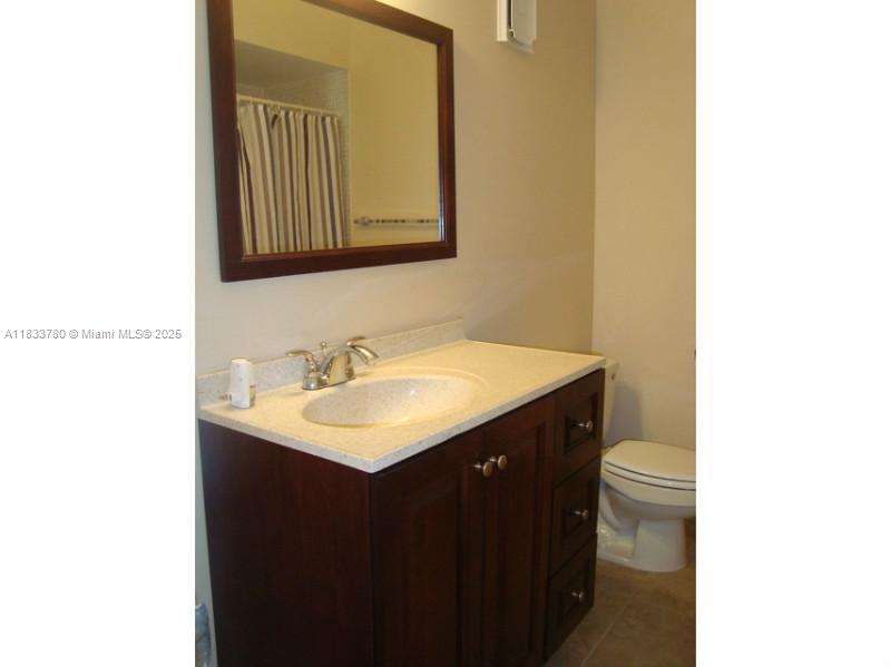 BUILDING SIX OF RACQUET C - Residential Lease