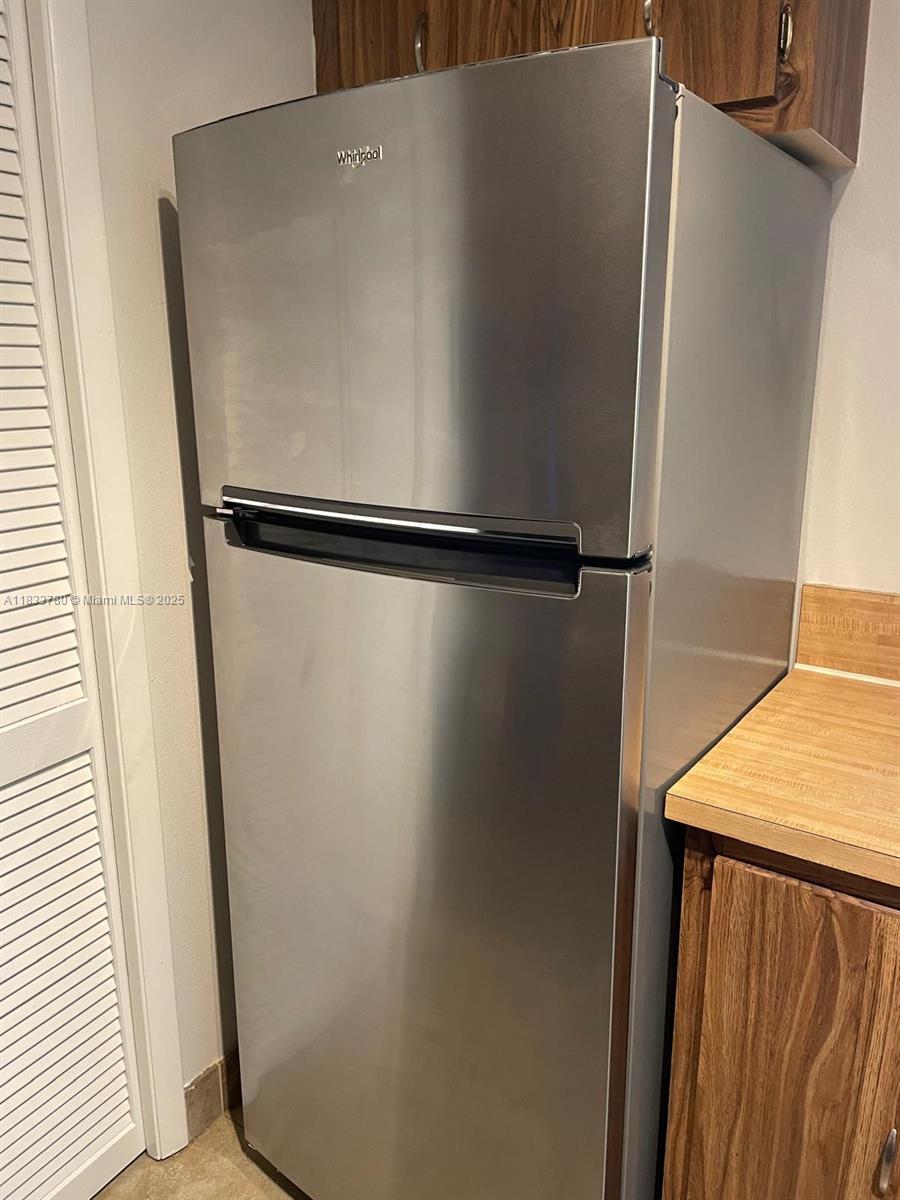 BUILDING SIX OF RACQUET C - Residential Lease