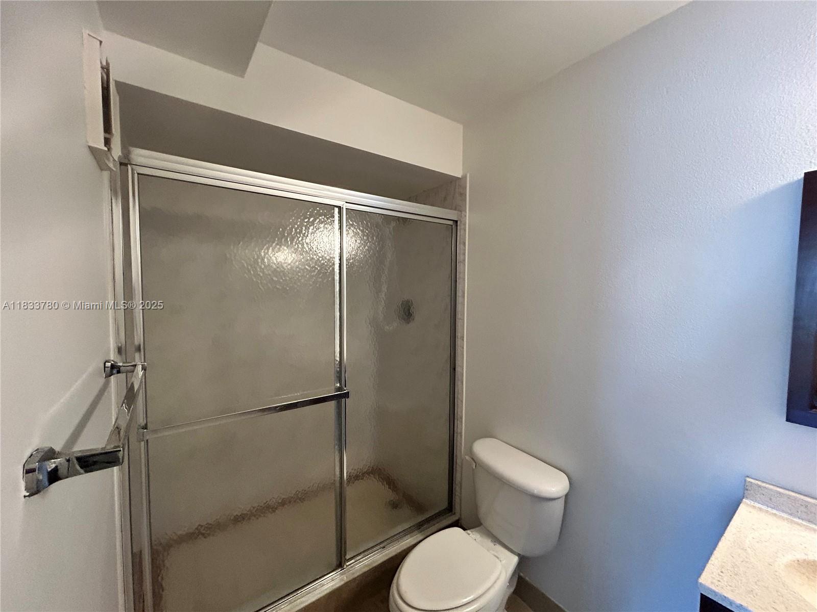 BUILDING SIX OF RACQUET C - Residential Lease