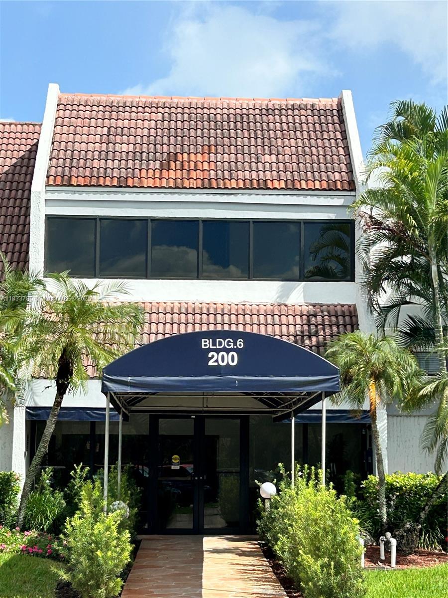 BUILDING SIX OF RACQUET C - Residential Lease