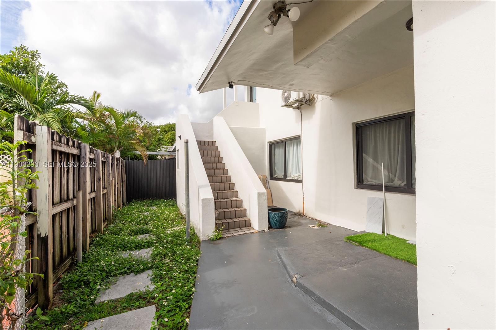 12TH ST MANORS SEC 3 - Residential Income