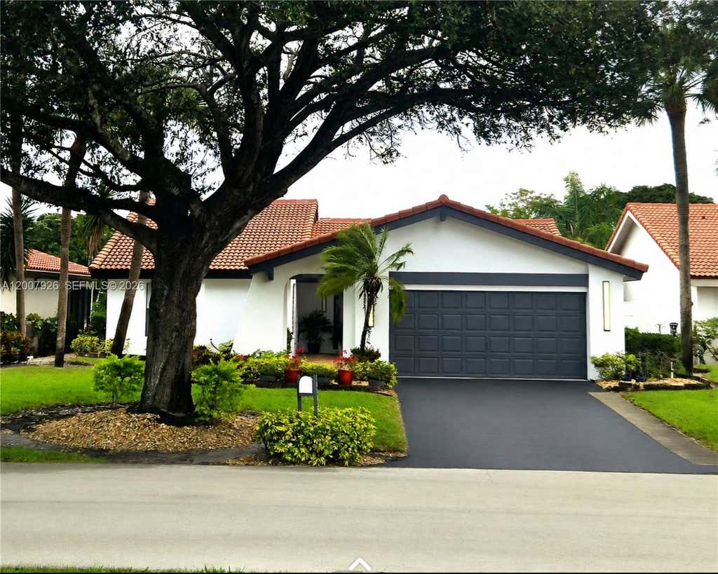 Photo of 5551 Lakeview Mews Dr, Boynton Beach, FL 33437 (MLS # A12007926)