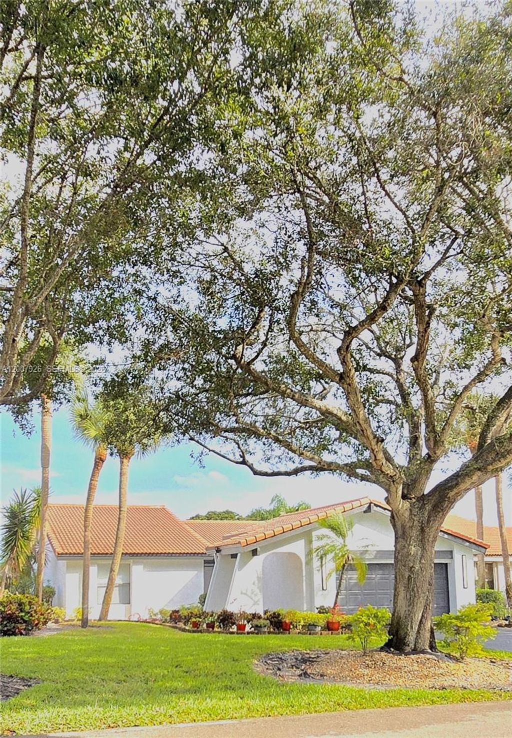 Photo of 5551 Lakeview Mews Dr, Boynton Beach, FL 33437 (MLS # A12007926)