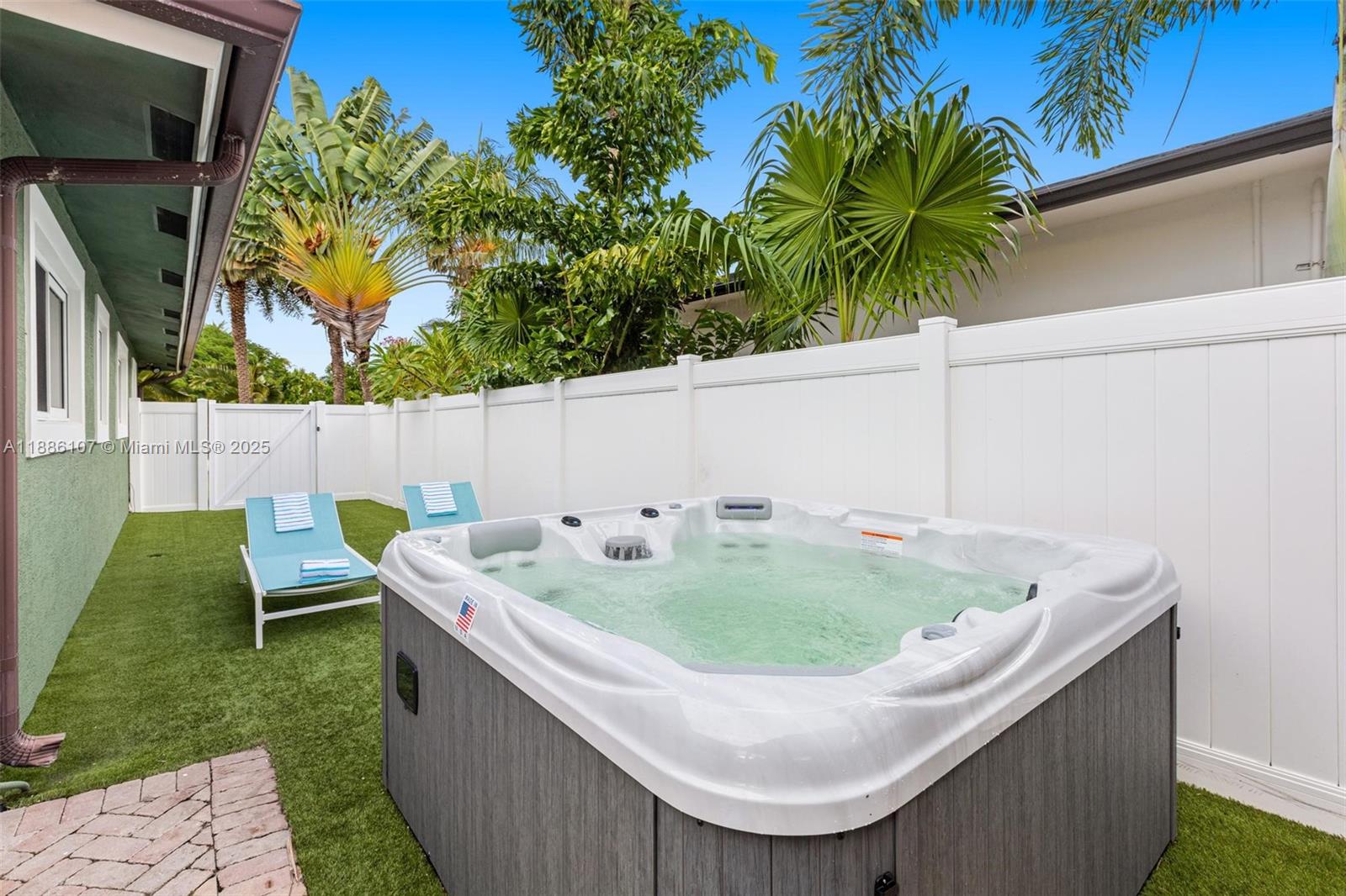 POMPANO BEACH ESTATES - Residential