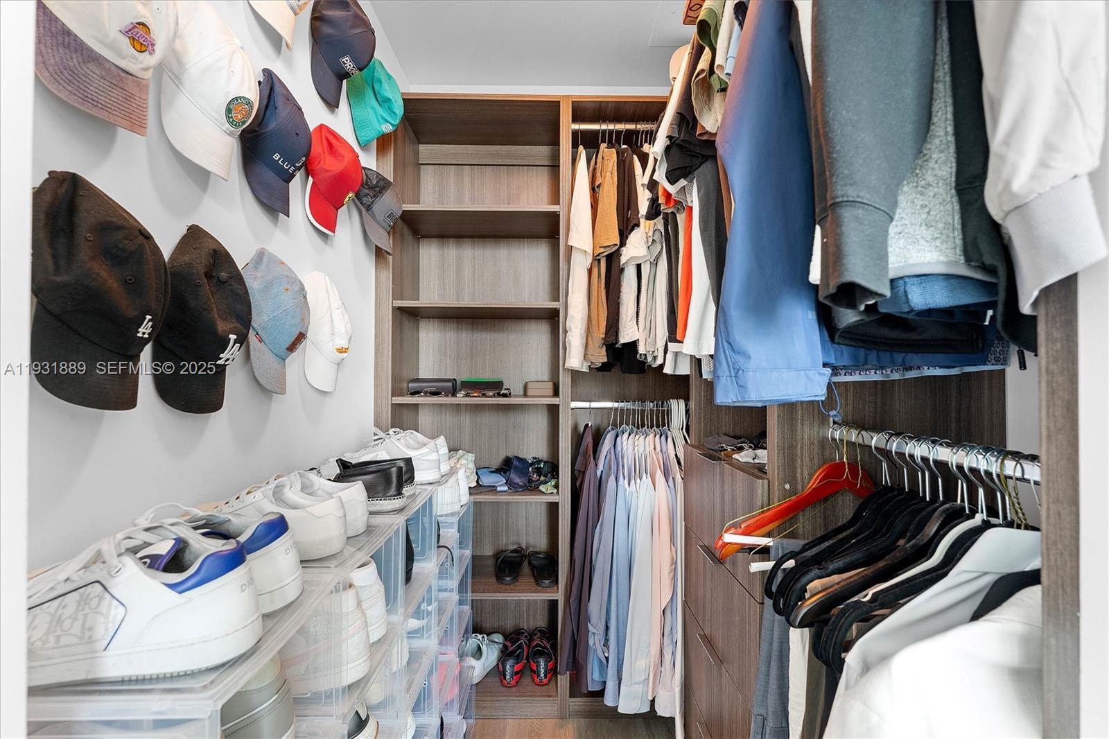 1100 MILLECENTO RESIDENCE - Residential Lease