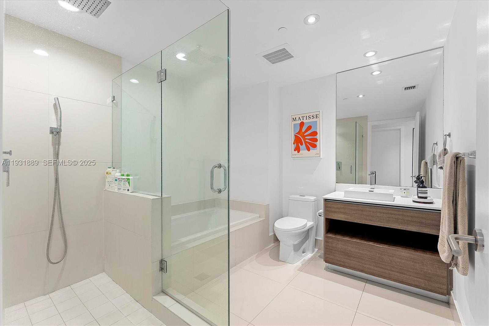 1100 MILLECENTO RESIDENCE - Residential Lease