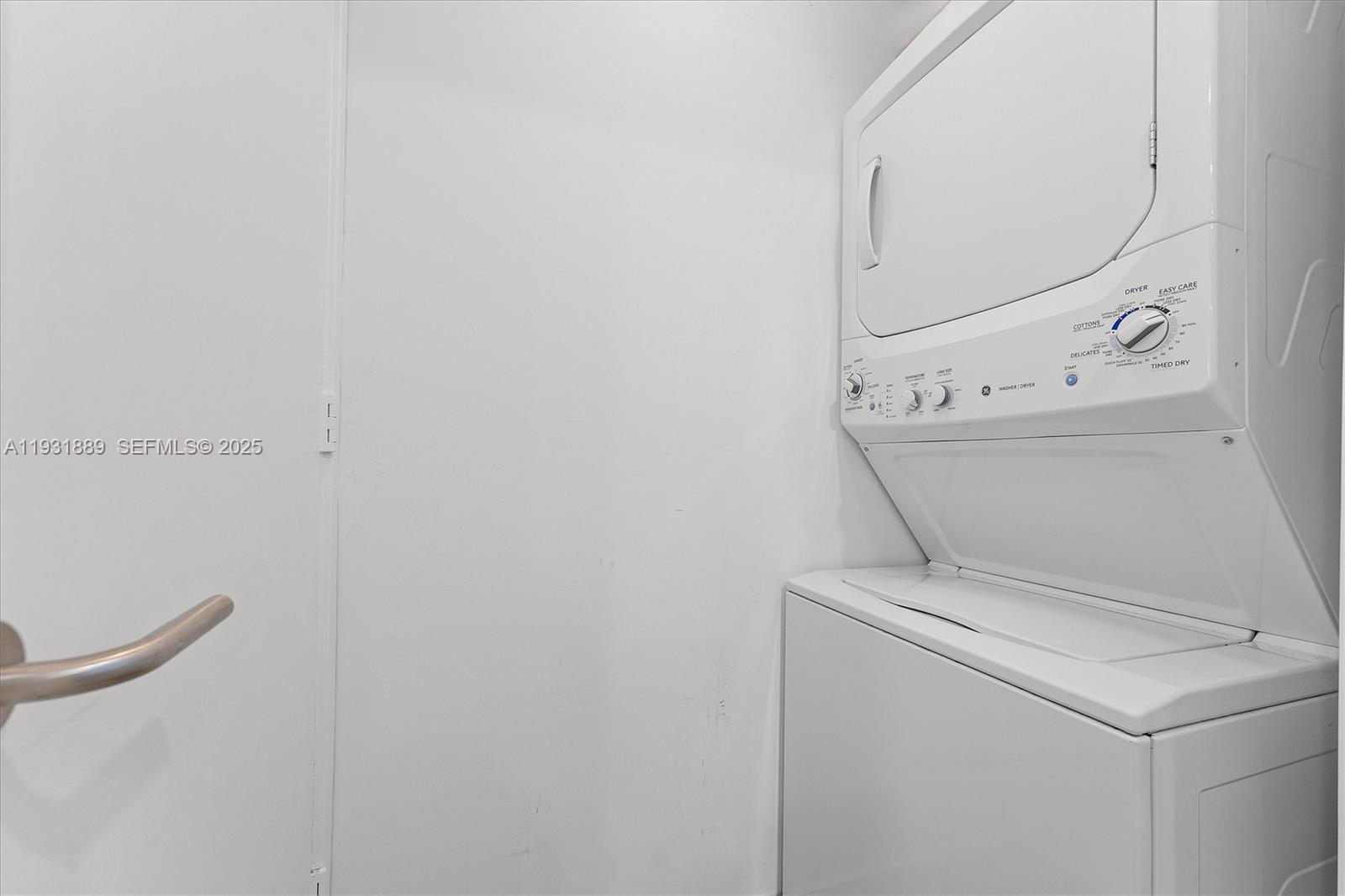 1100 MILLECENTO RESIDENCE - Residential Lease