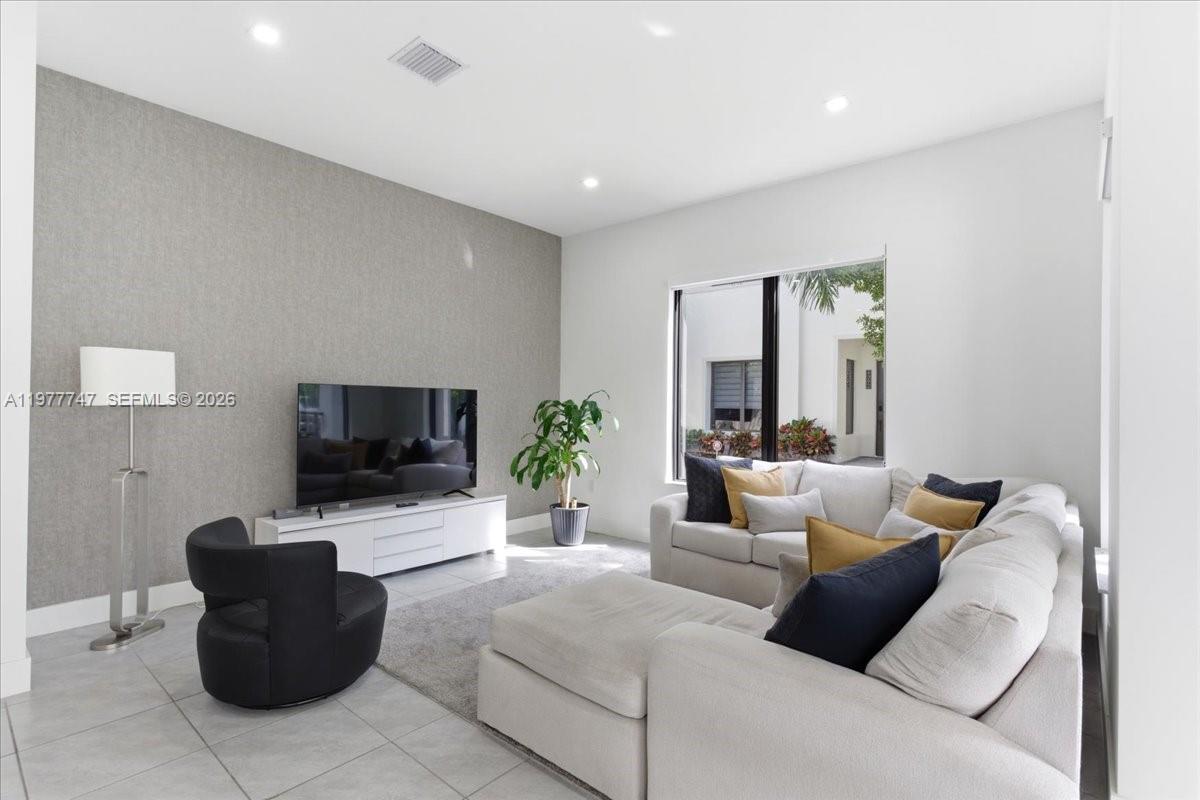 CANARIAS EAST - Residential