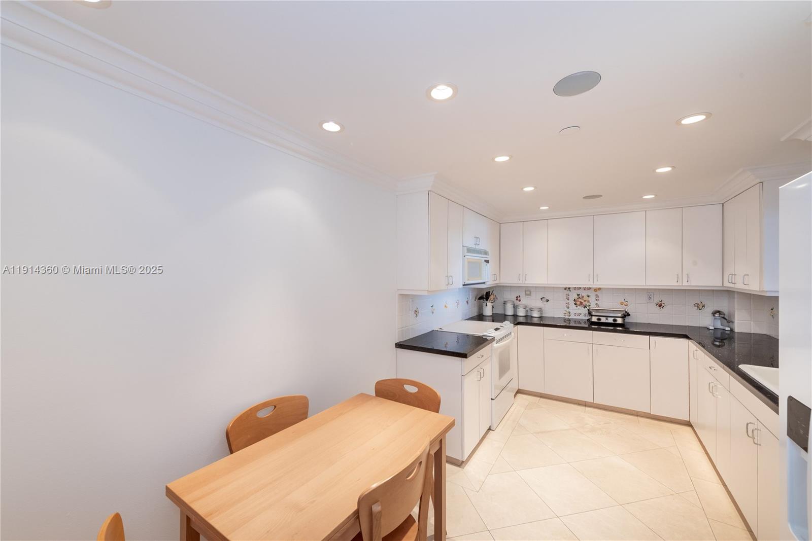 THE EMERALDBAY @ KEY COLO - Residential Lease