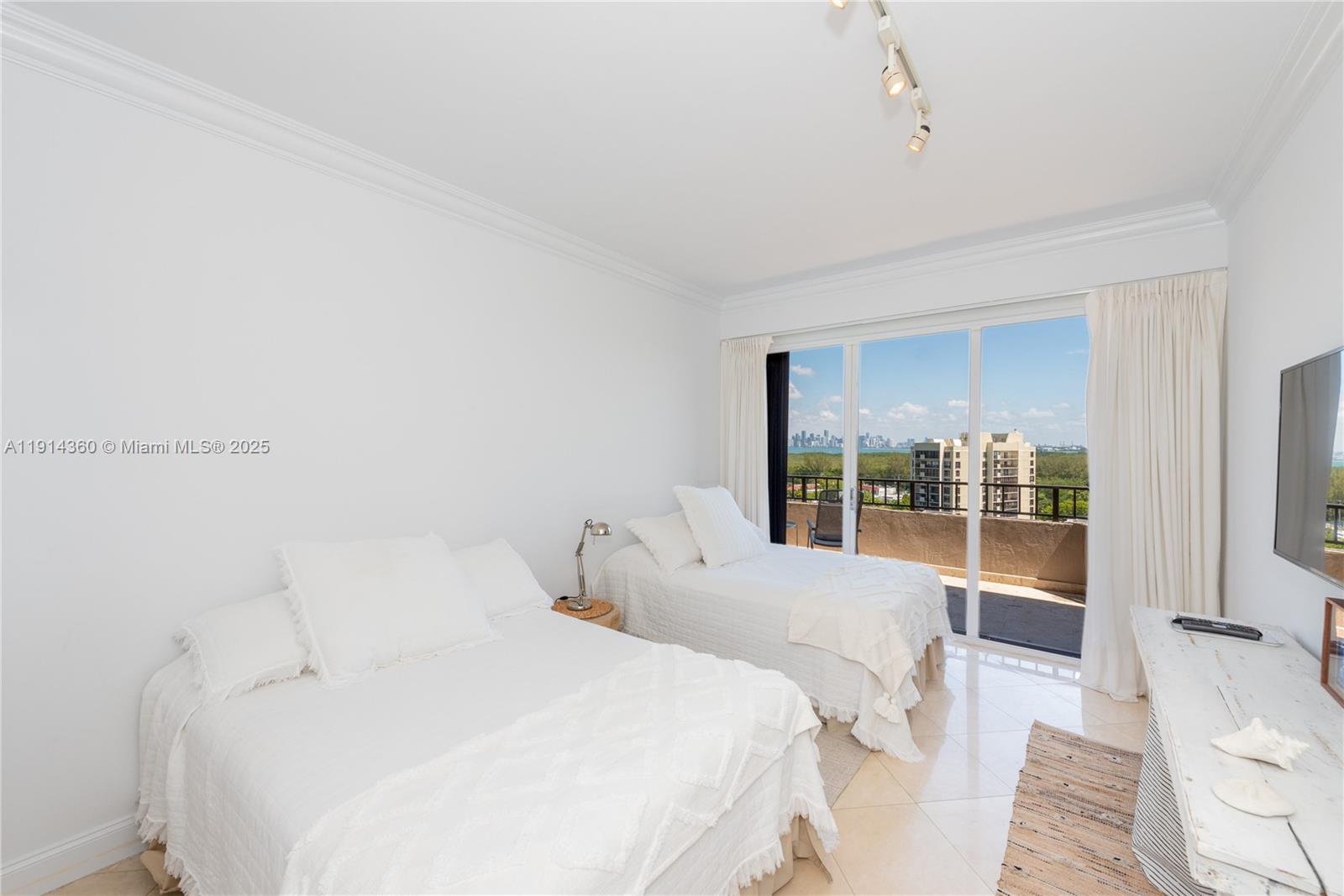 THE EMERALDBAY @ KEY COLO - Residential Lease