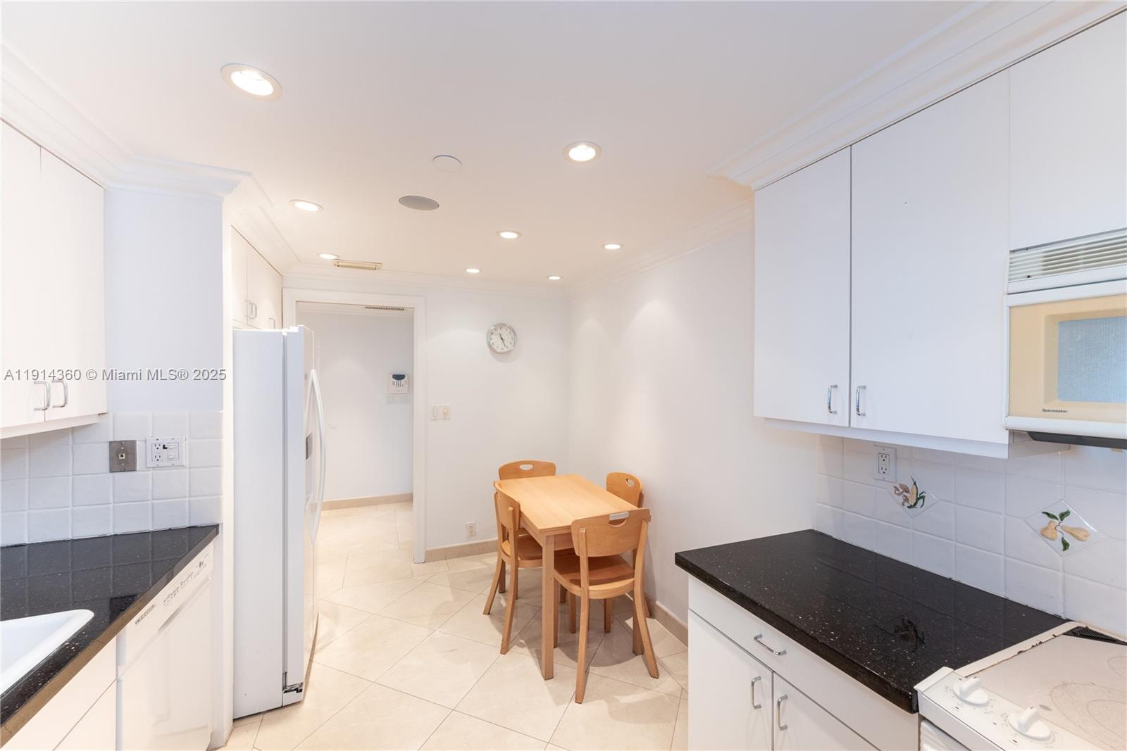 THE EMERALDBAY @ KEY COLO - Residential Lease