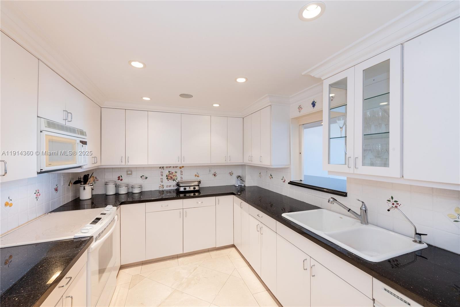 THE EMERALDBAY @ KEY COLO - Residential Lease