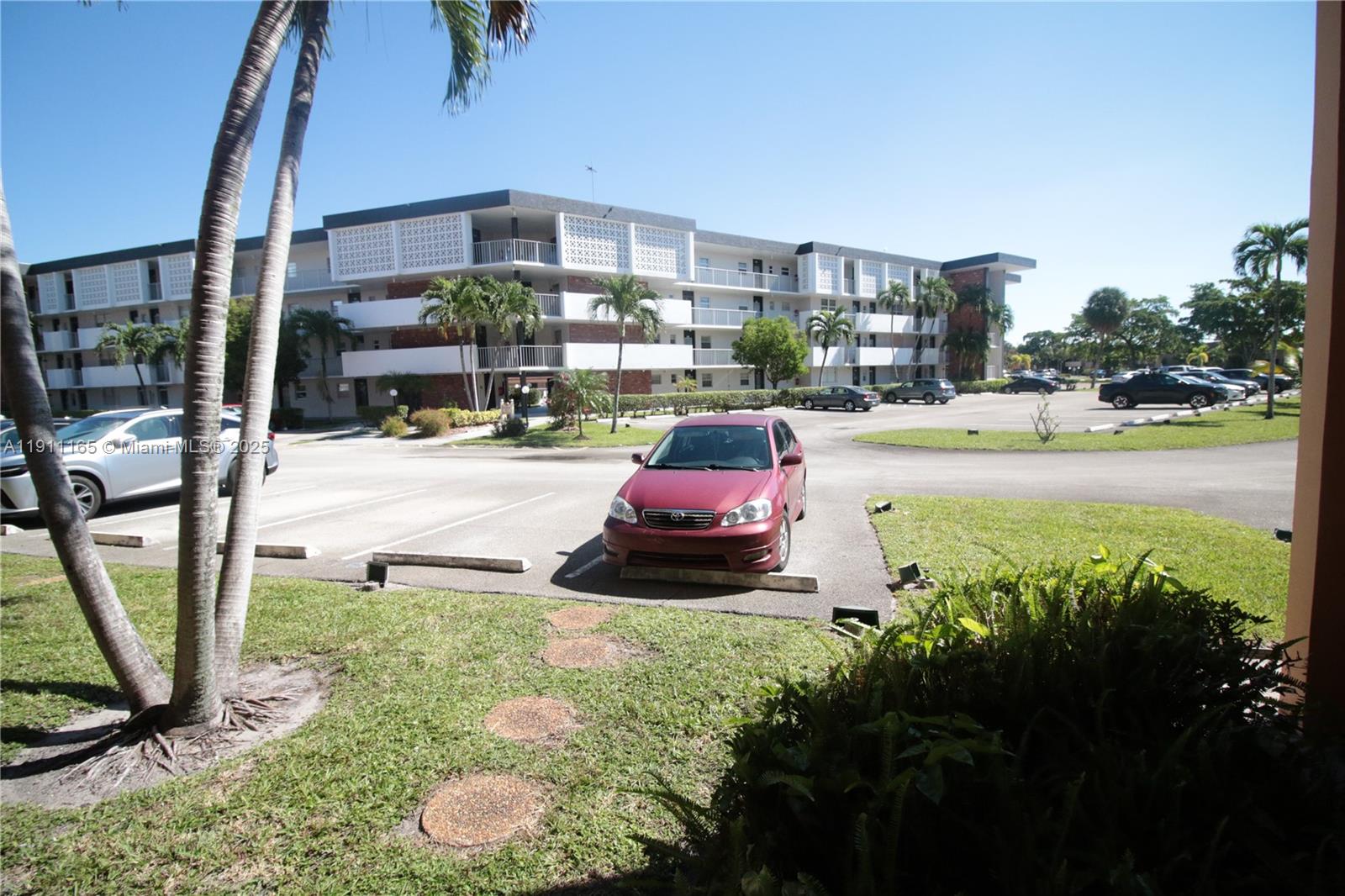 LAUDERDALE OAKS CONDO XII - Residential