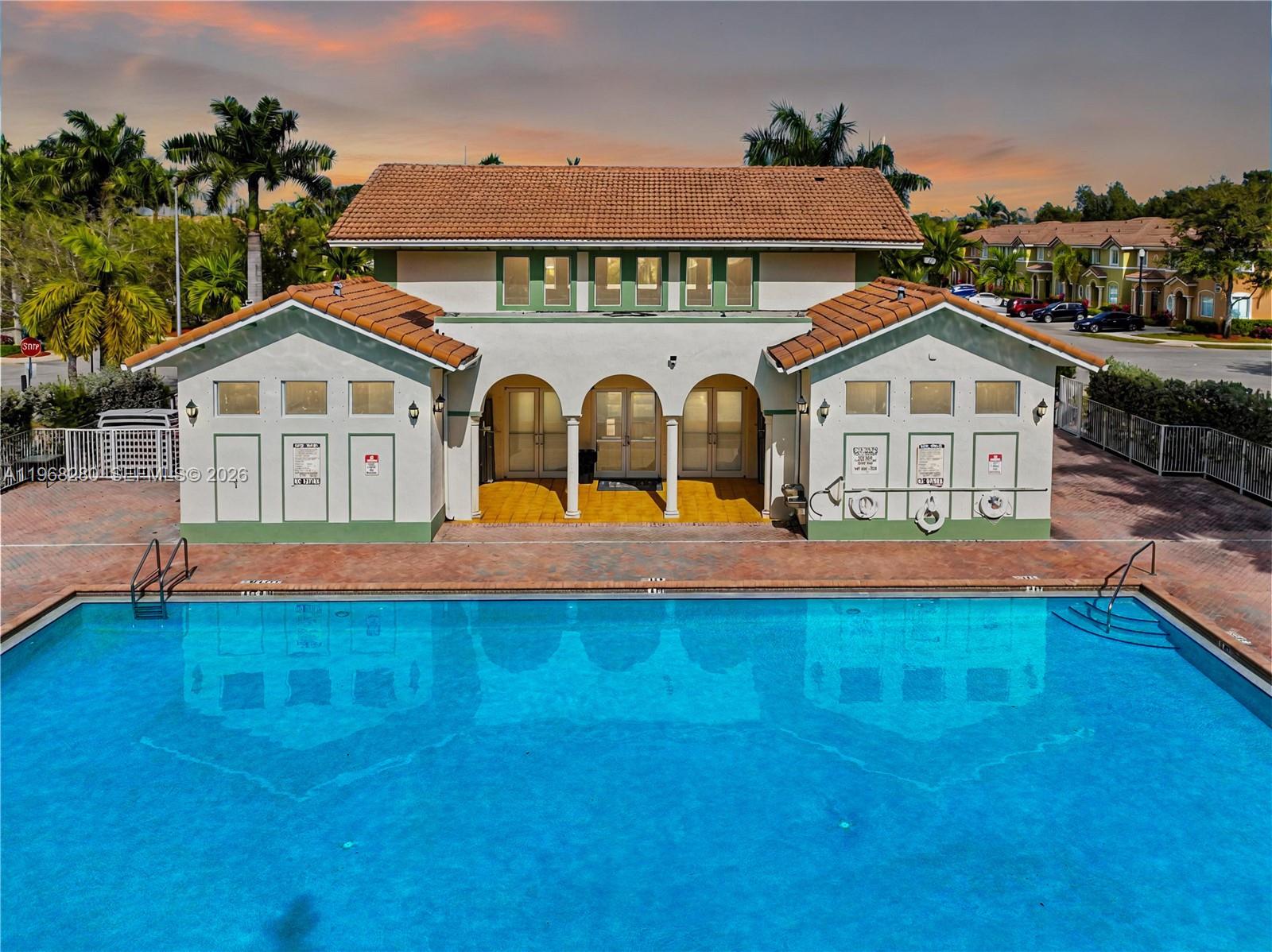 TOWNS AT SEASCAPE - Residential