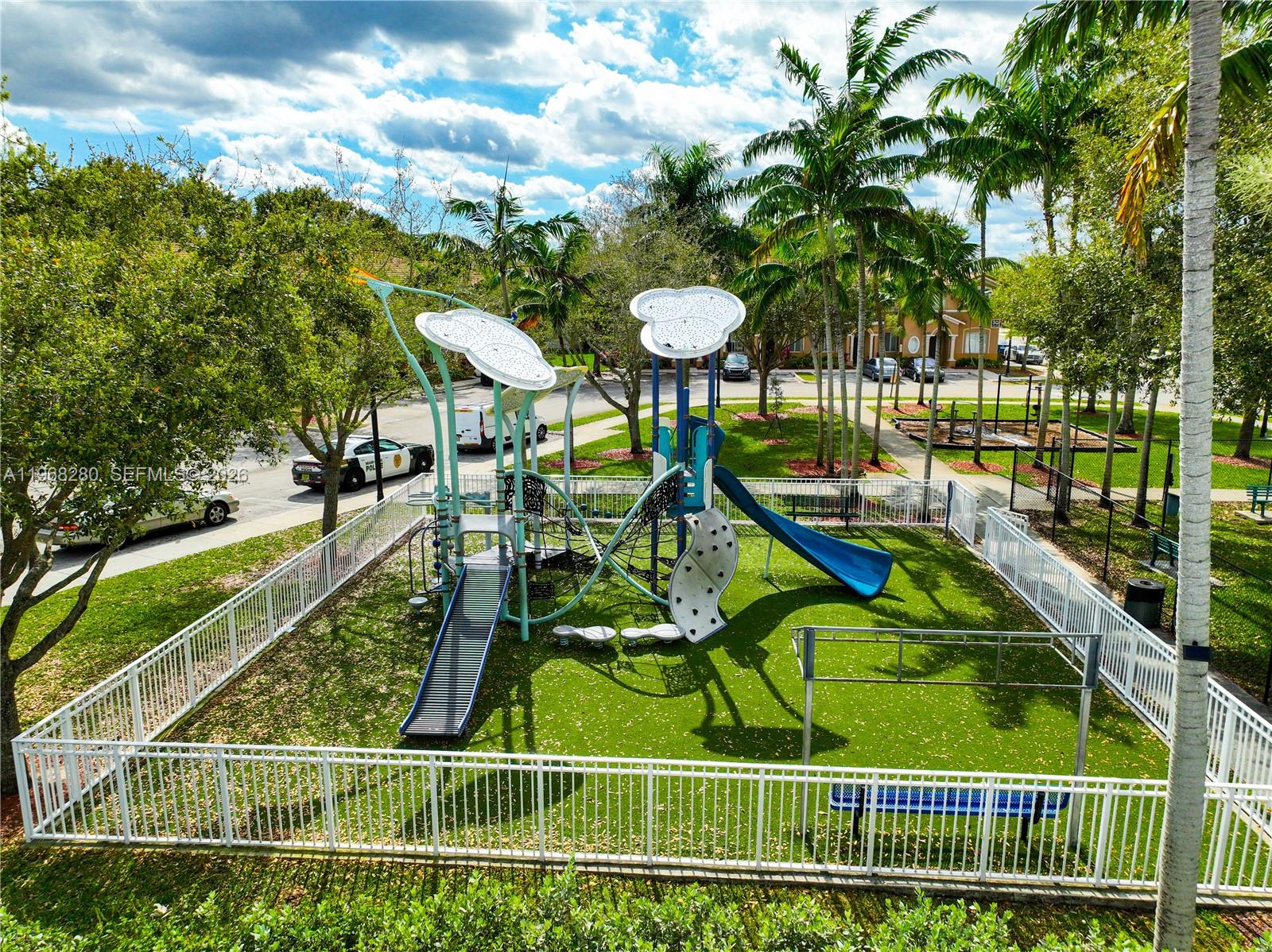 TOWNS AT SEASCAPE - Residential