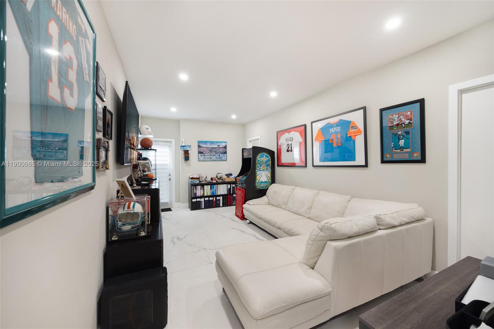 LAKESHORE SEC ONE - Residential