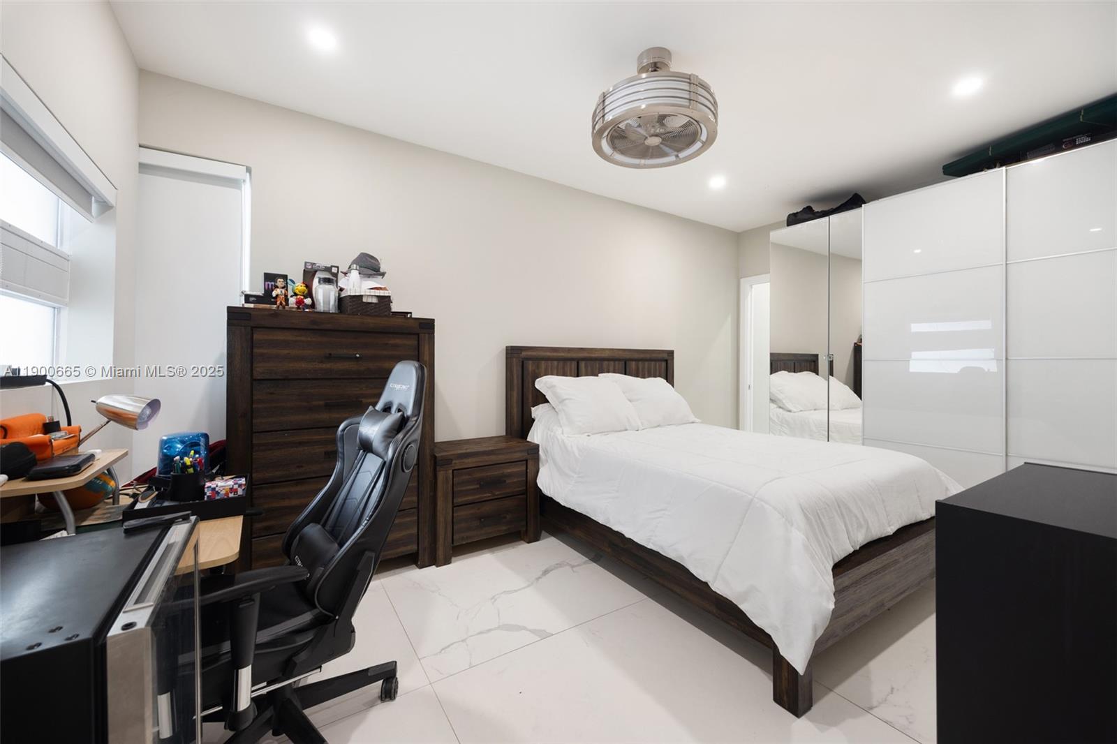 LAKESHORE SEC ONE - Residential