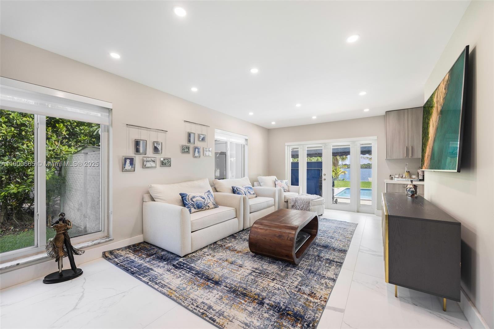 LAKESHORE SEC ONE - Residential