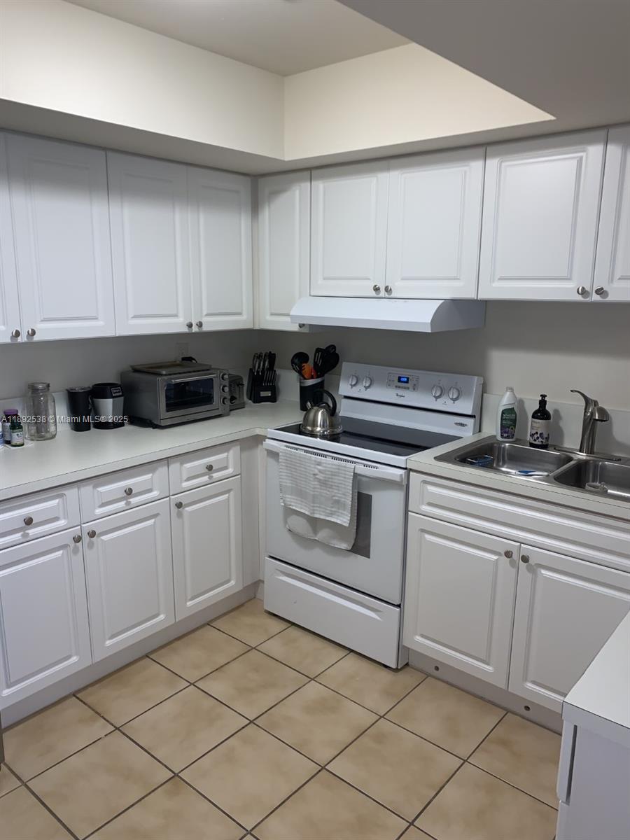 VALENCIA VILLAGE PH I - Residential Lease