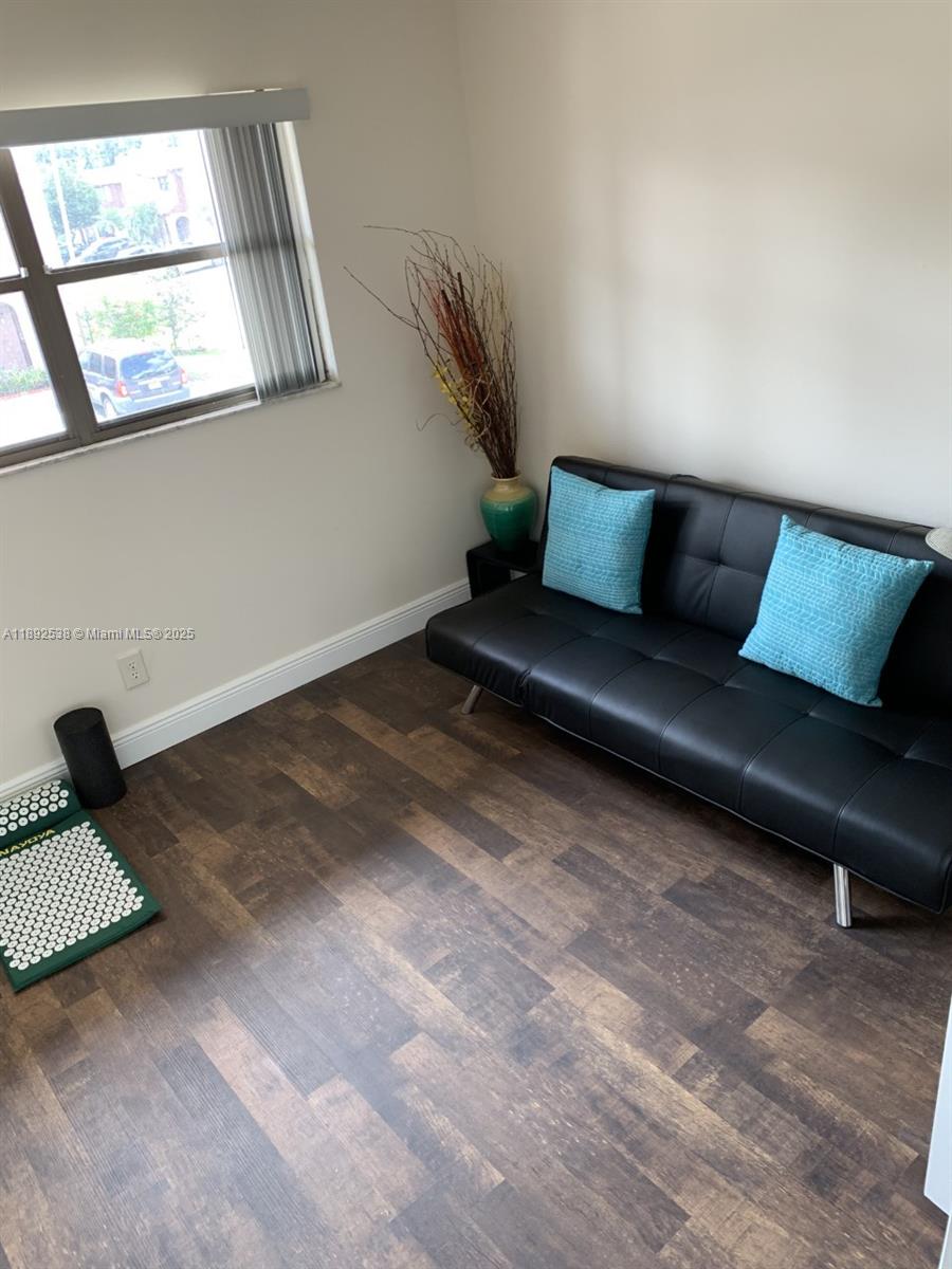 VALENCIA VILLAGE PH I - Residential Lease