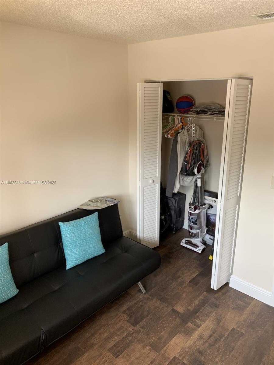 VALENCIA VILLAGE PH I - Residential Lease