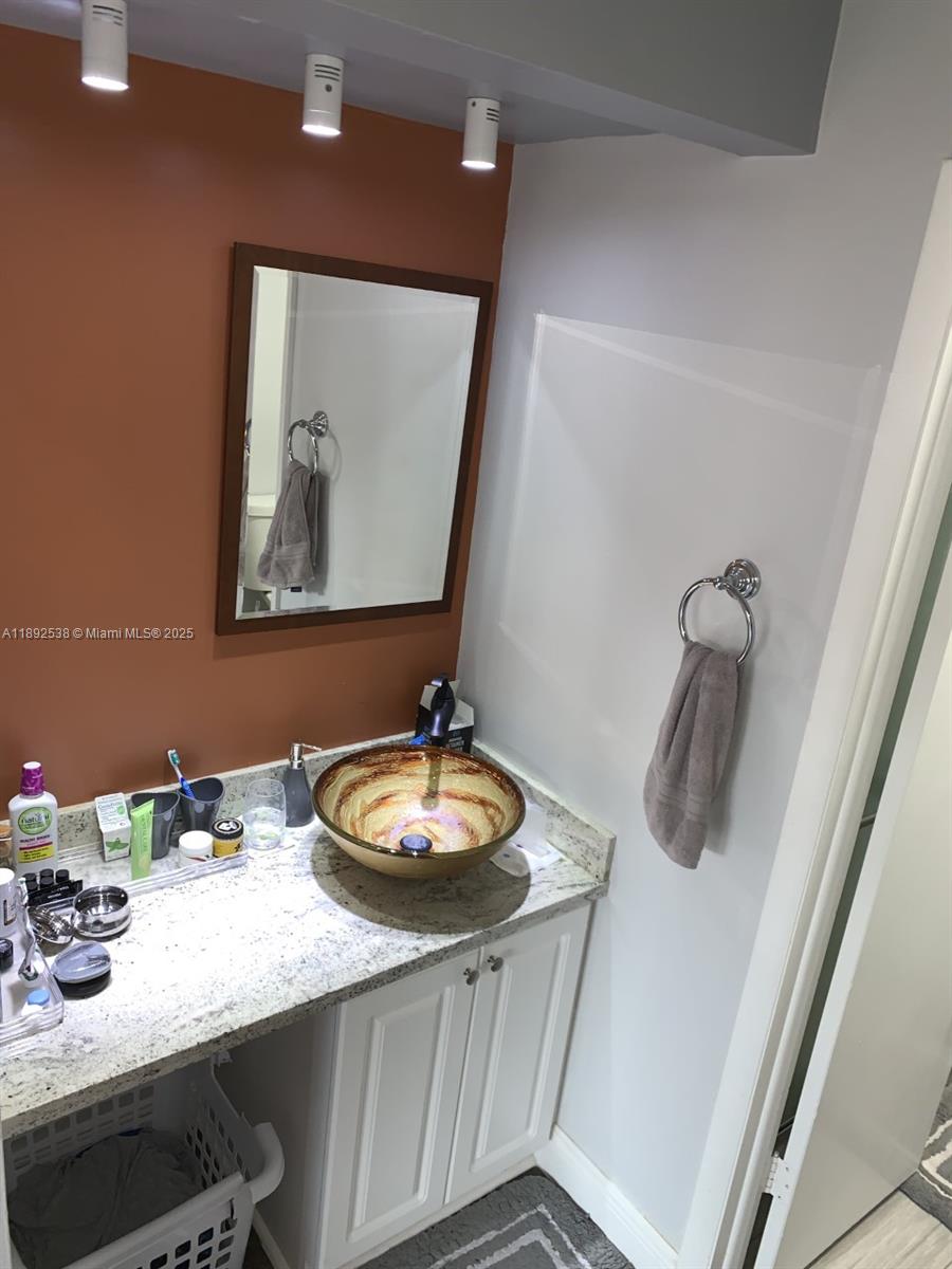 VALENCIA VILLAGE PH I - Residential Lease