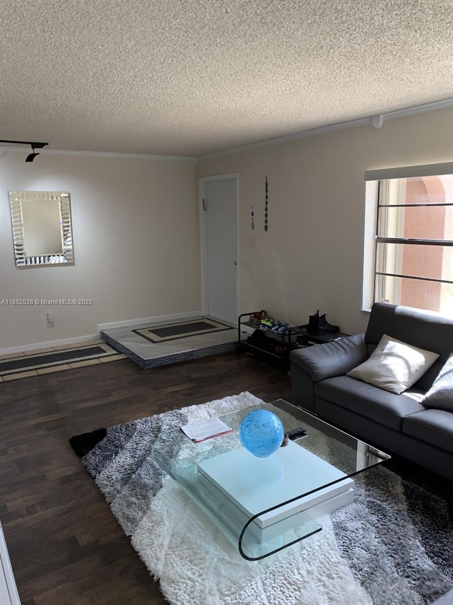 VALENCIA VILLAGE PH I - Residential Lease