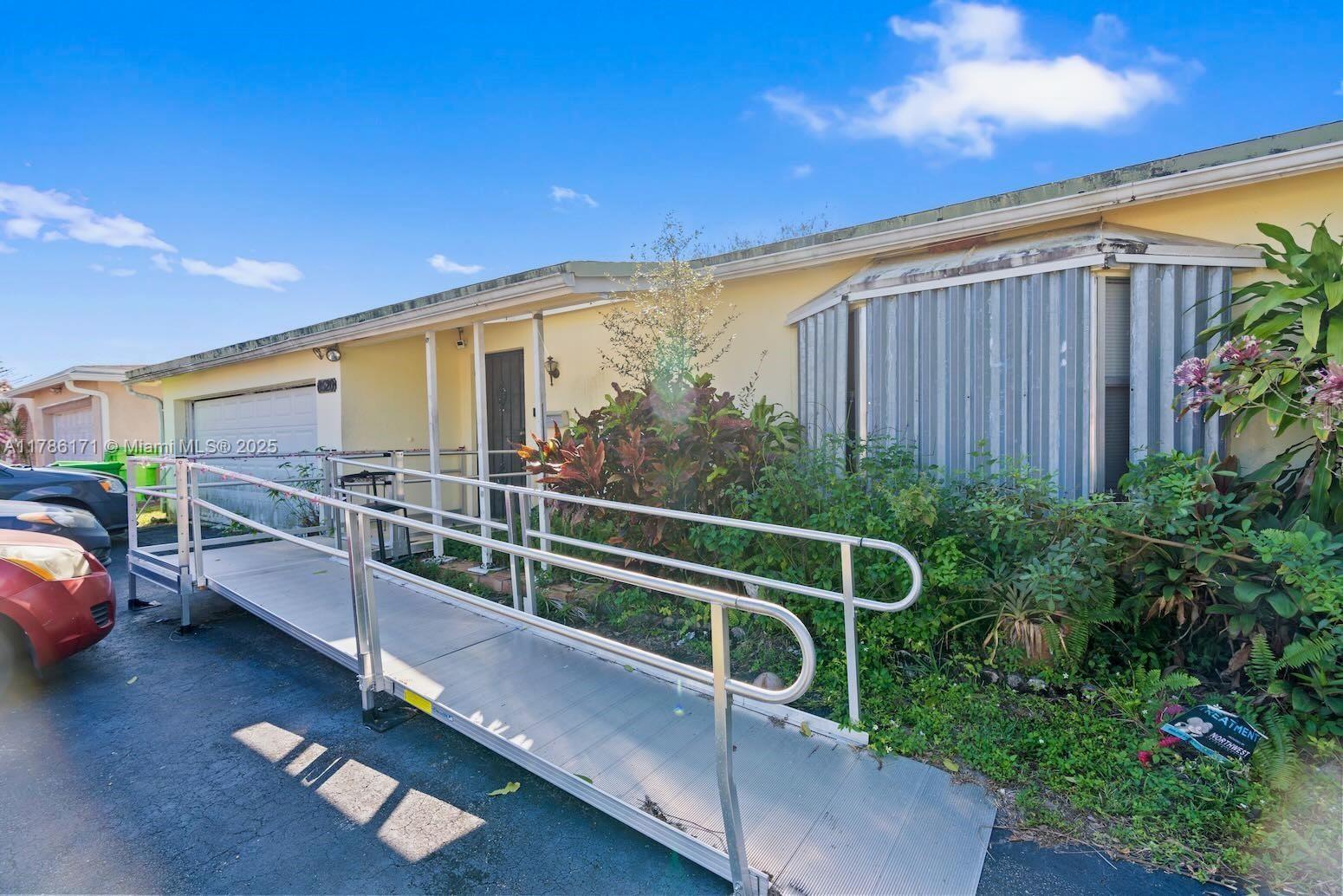 8520 Nw 20th Ct, Sunrise, Miami-Dade County, Florida - 3 Bedrooms  
2 Bathrooms - 