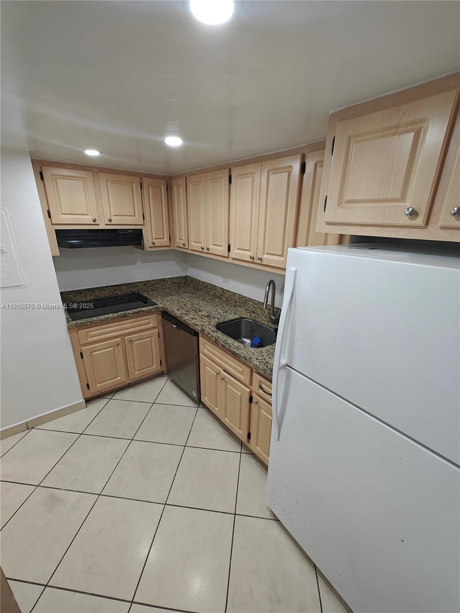 FOUR AMBASSADORS CONDO PH - Residential Lease