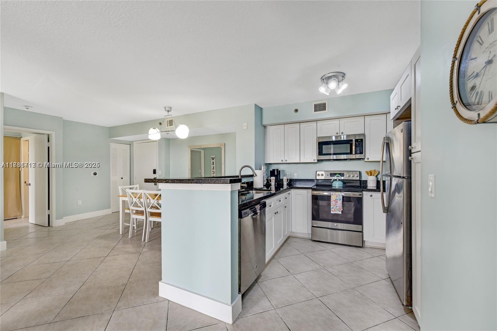 Rental Property at 19501 E Country Club Dr 9503, Aventura, Miami-Dade County, Florida - Bedrooms: 2 
Bathrooms: 2  - $3,000 MO.