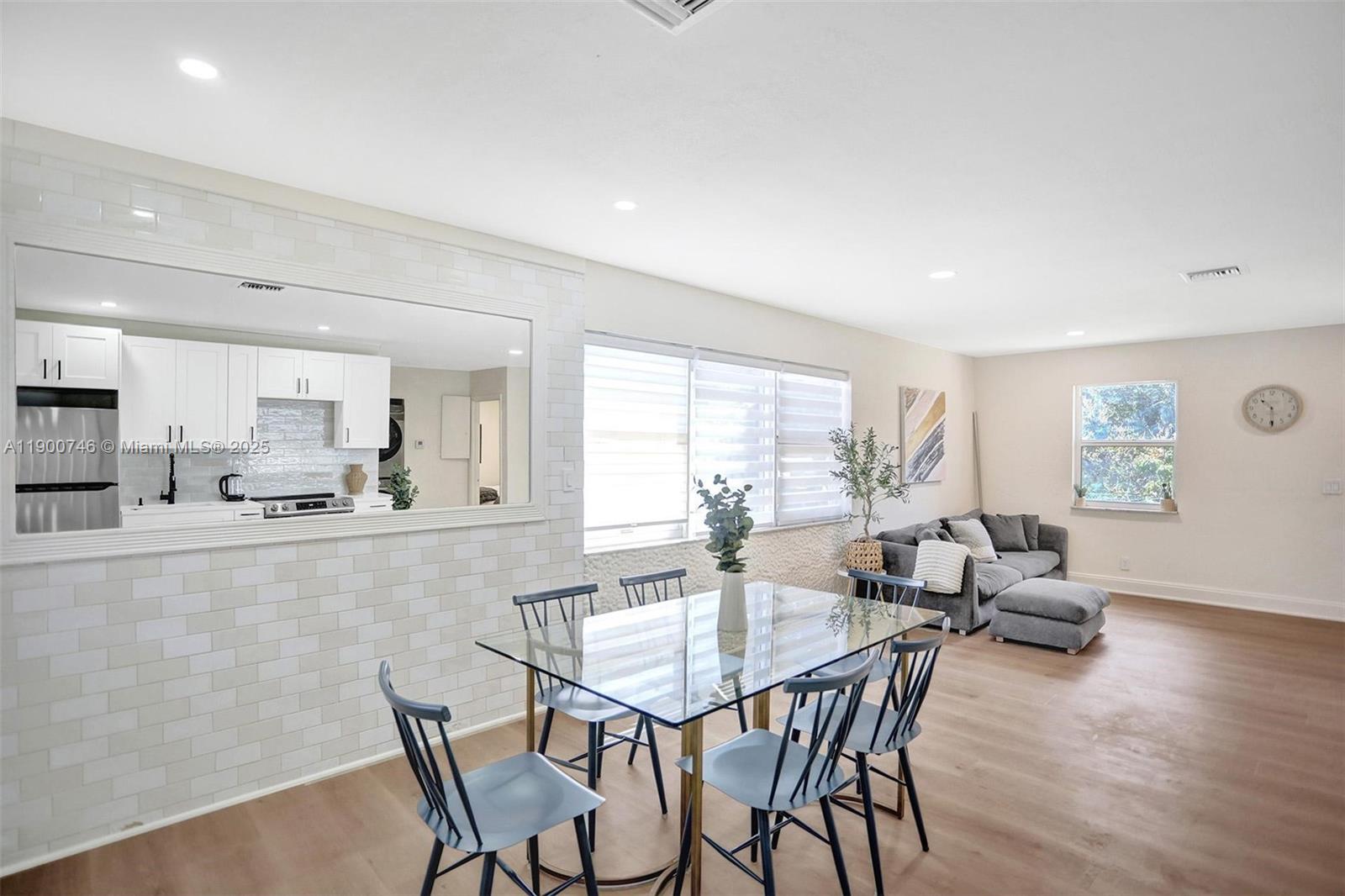 VICTORIA VILLAS - Residential Income