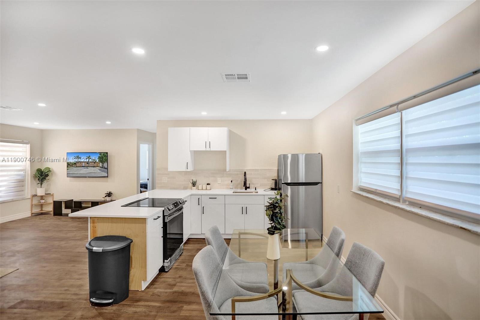 VICTORIA VILLAS - Residential Income