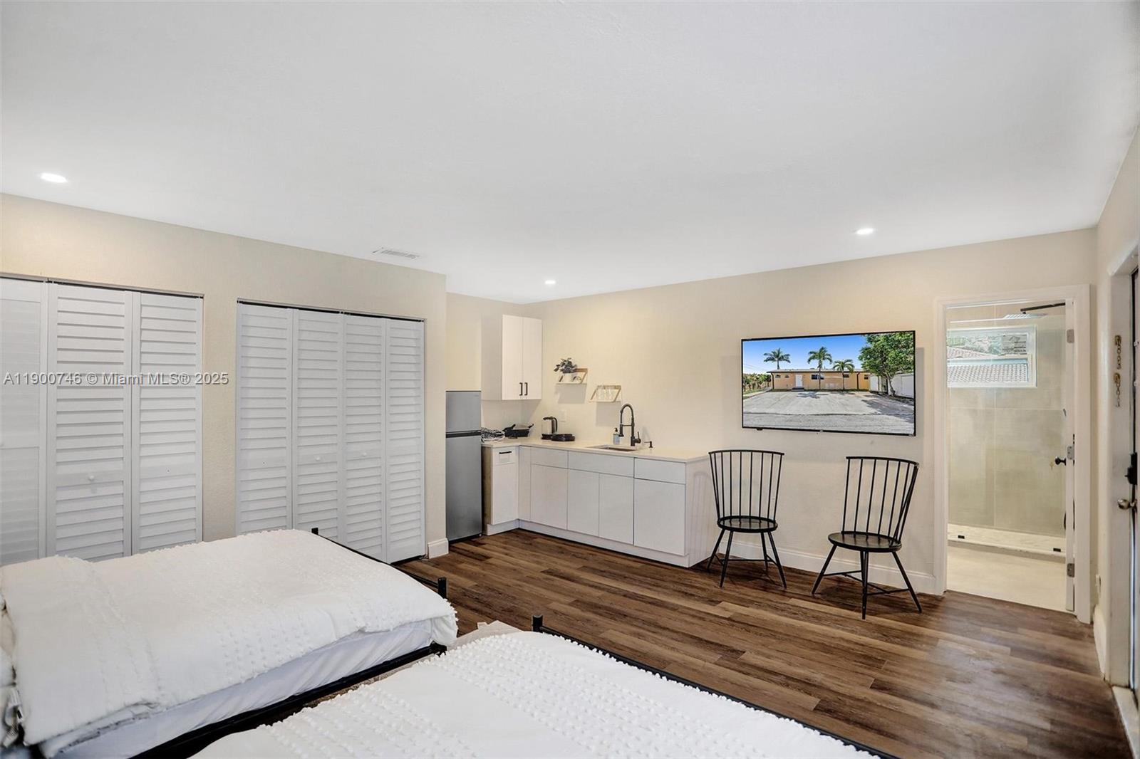 VICTORIA VILLAS - Residential Income