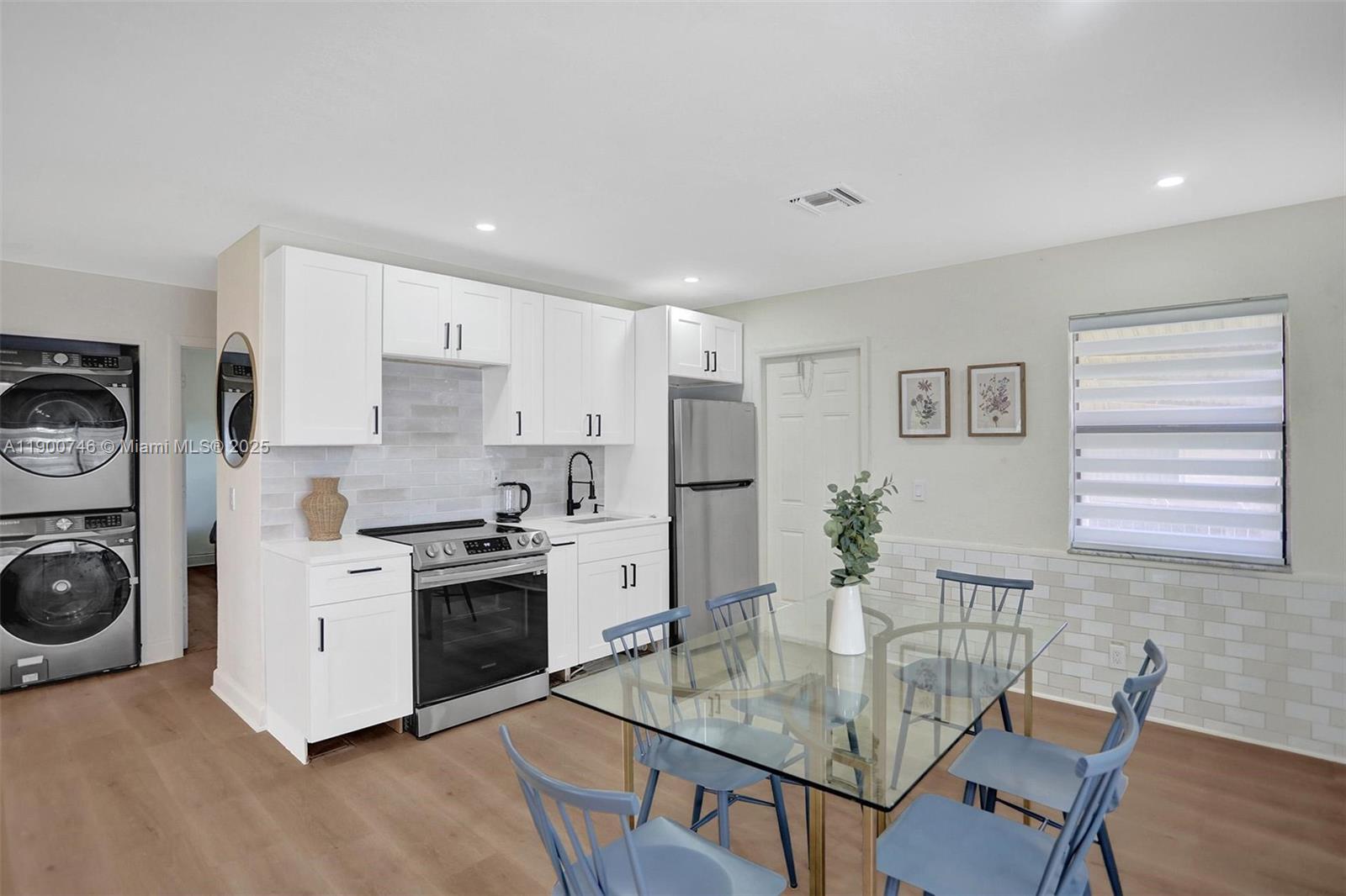 VICTORIA VILLAS - Residential Income