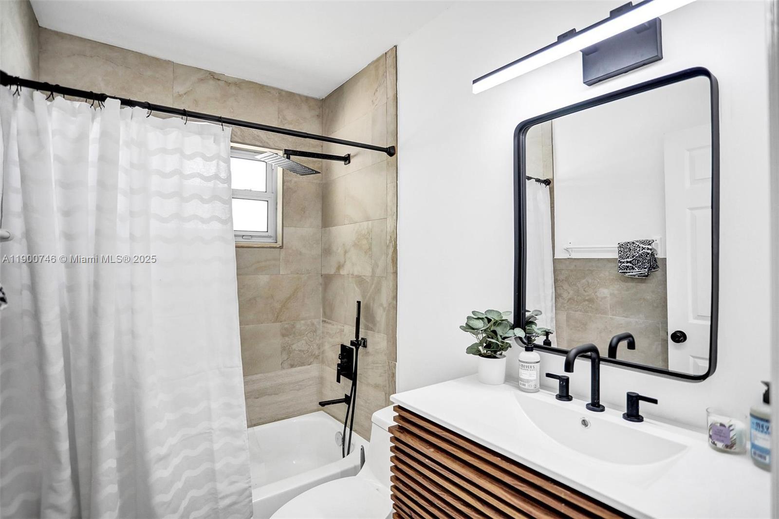 VICTORIA VILLAS - Residential Income