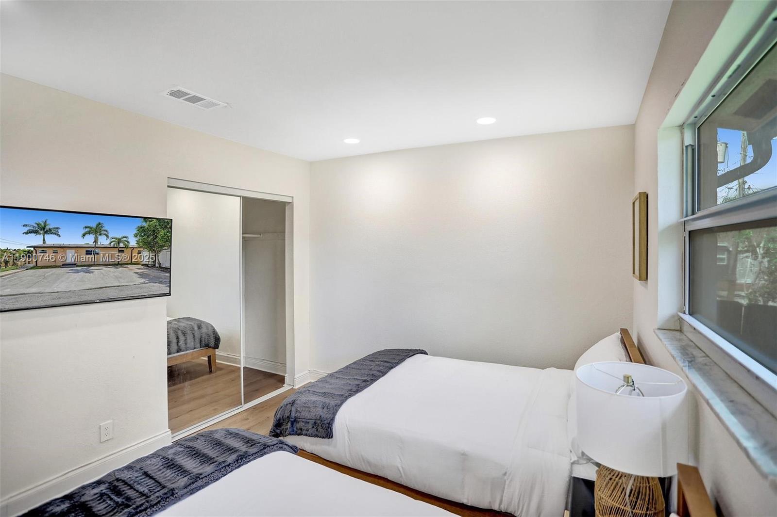 VICTORIA VILLAS - Residential Income