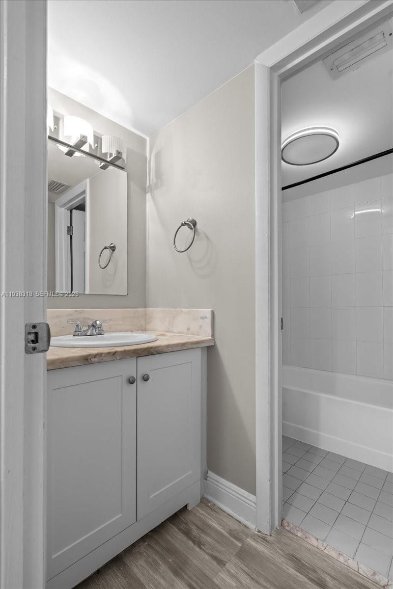 LAKESHORE CONDO I - Residential