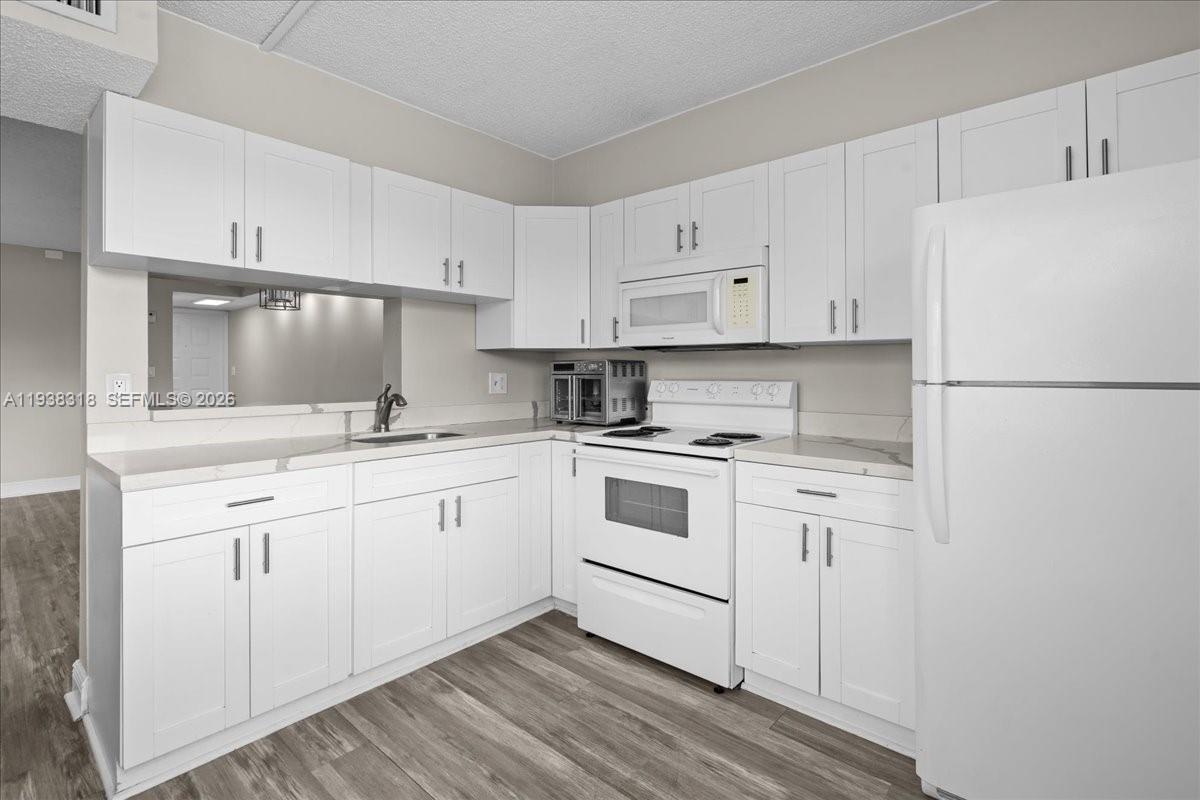 LAKESHORE CONDO I - Residential