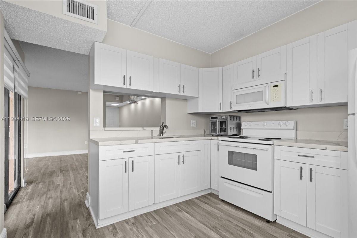 LAKESHORE CONDO I - Residential