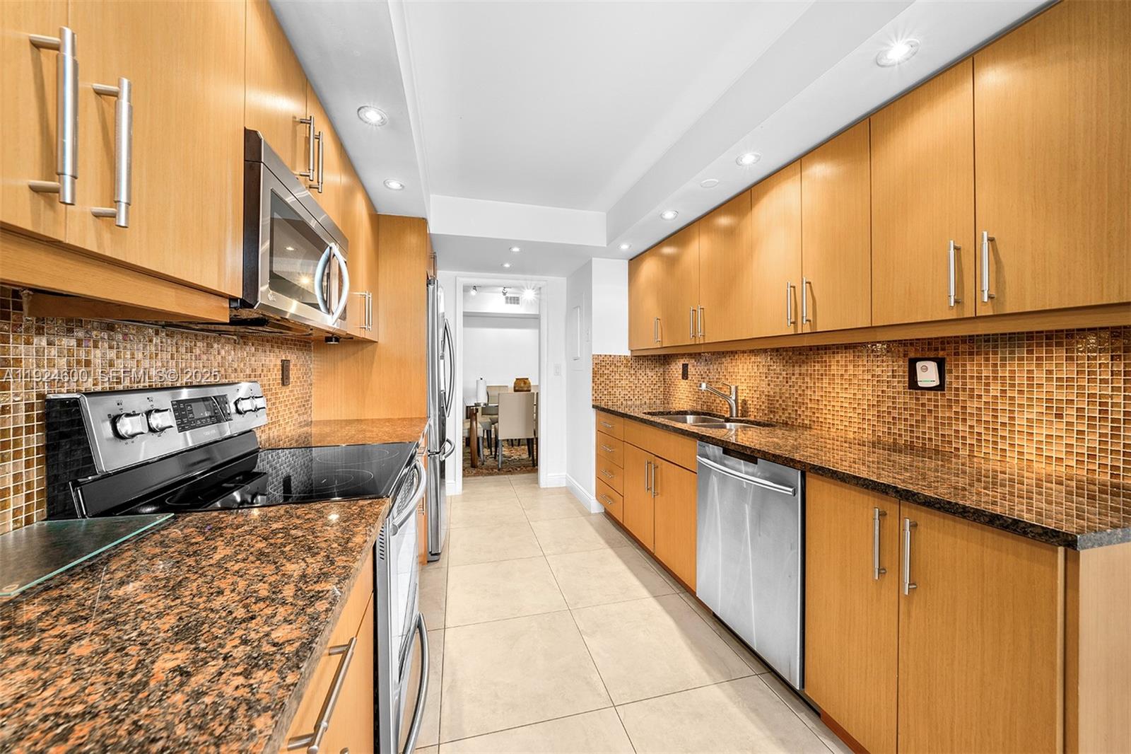 THE TOWERS OF QUAYSIDE CO - Residential