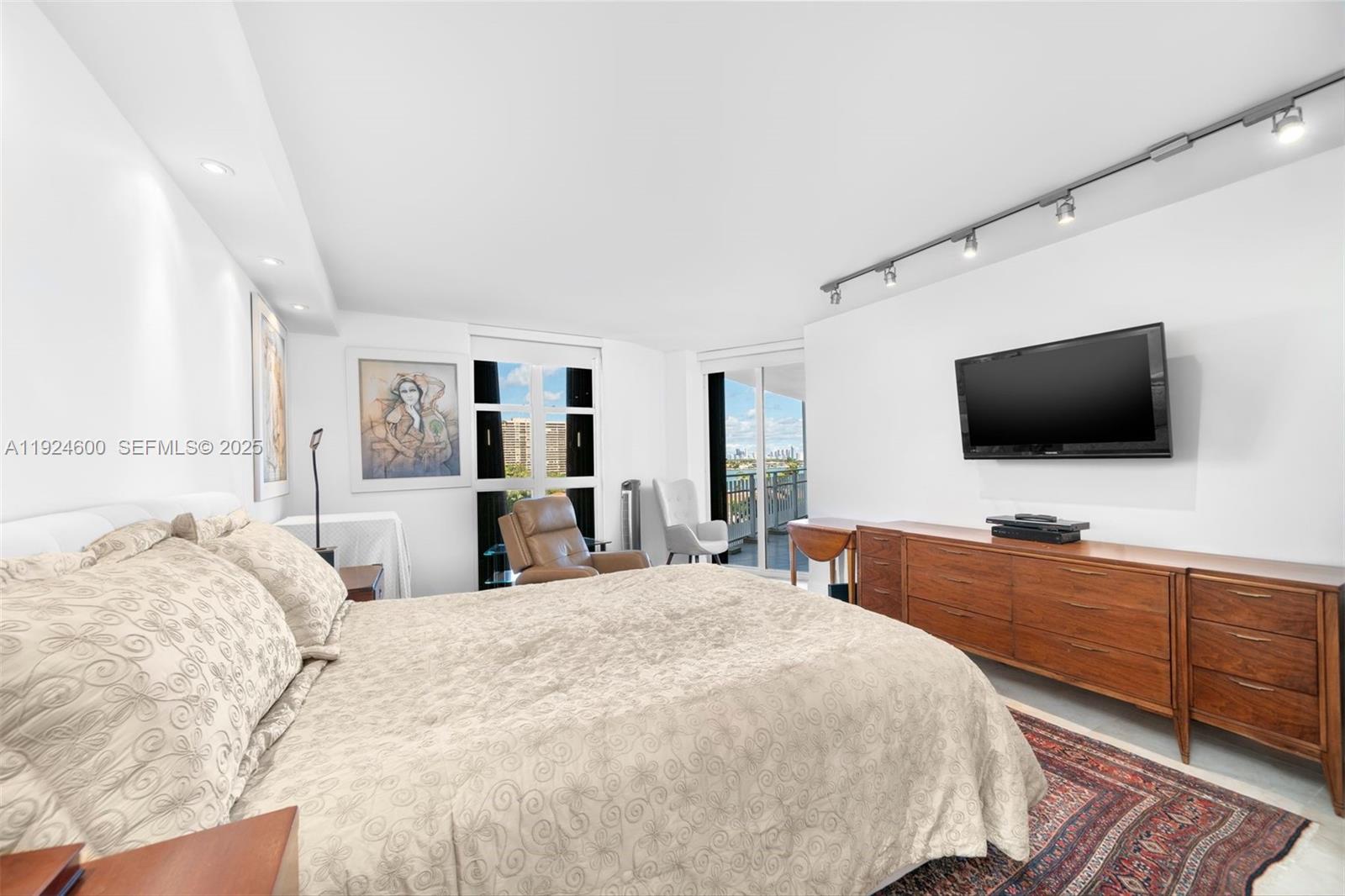 THE TOWERS OF QUAYSIDE CO - Residential